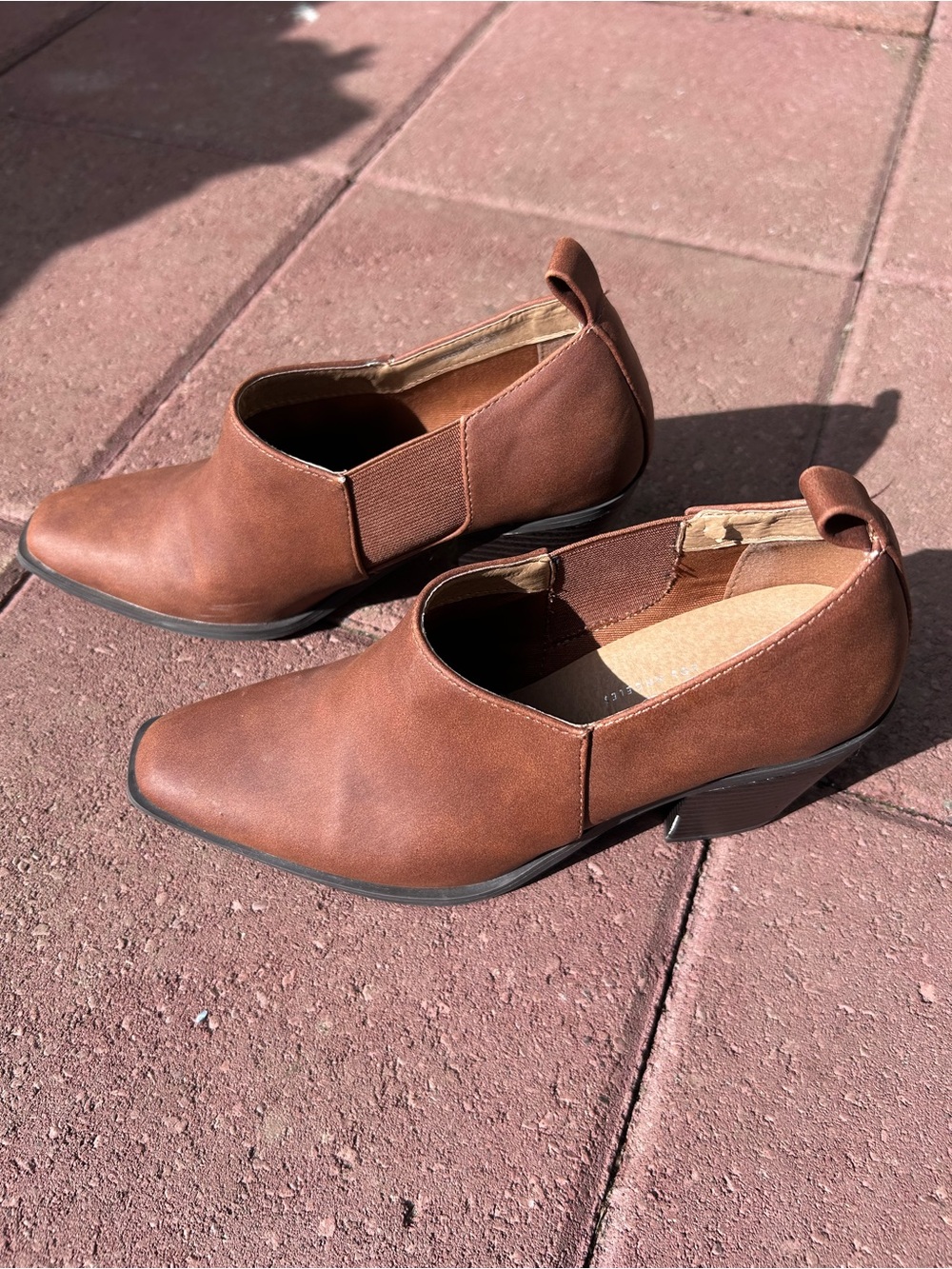 Chinese Laundry Women's Tan Leather Slip-on Shooties Size 6